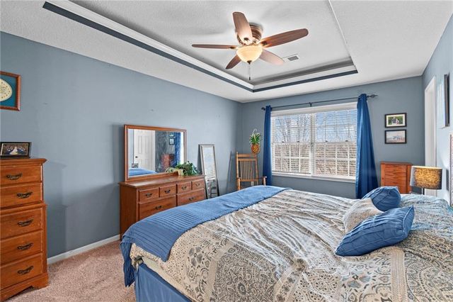 1301 NE 196TH Street, Smithville, MO 64089