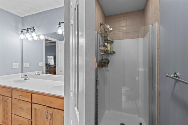 1301 NE 196TH Street, Smithville, MO 64089