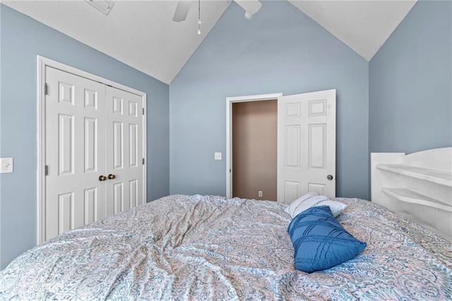 1301 NE 196TH Street, Smithville, MO 64089