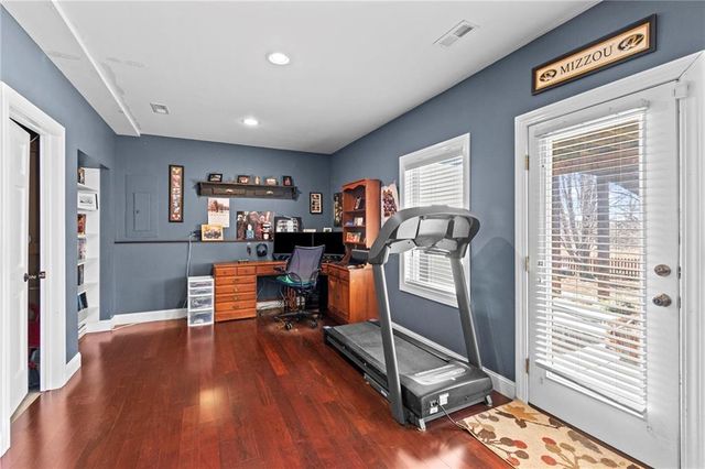 1301 NE 196TH Street, Smithville, MO 64089