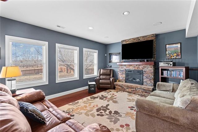 1301 NE 196TH Street, Smithville, MO 64089