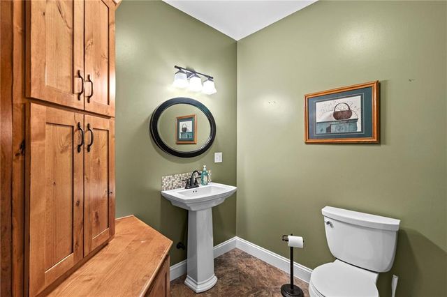 1301 NE 196TH Street, Smithville, MO 64089