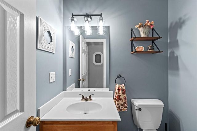 1301 NE 196TH Street, Smithville, MO 64089