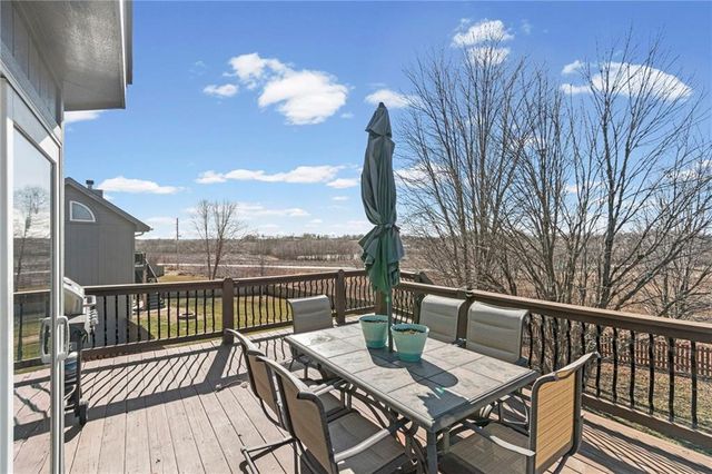 1301 NE 196TH Street, Smithville, MO 64089