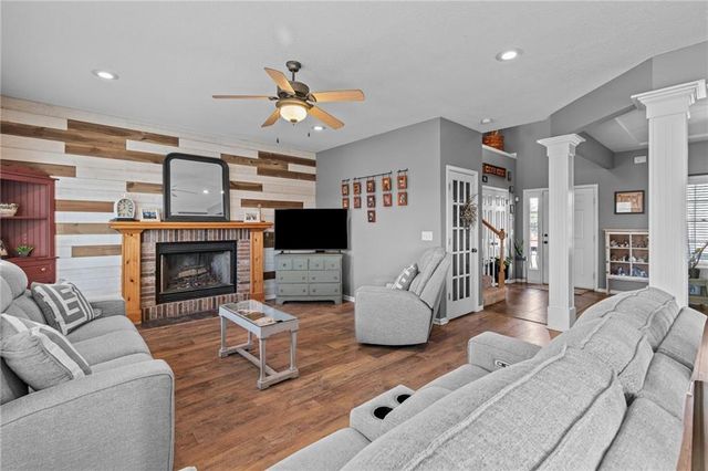 1301 NE 196TH Street, Smithville, MO 64089