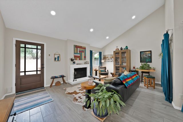1612 Hawthorne Drive, Arlington, TX 76012
