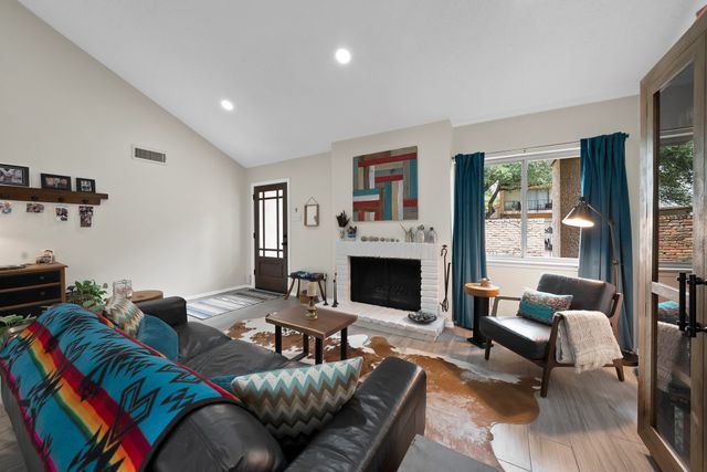 1612 Hawthorne Drive, Arlington, TX 76012