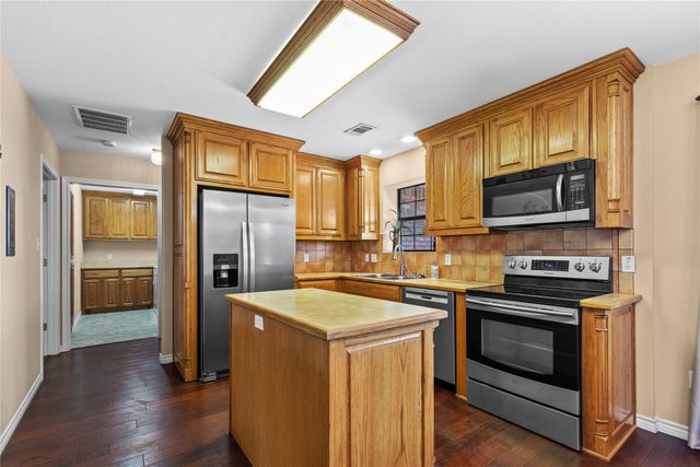 3706 Heatherwood Lane, Sherman, TX 75090