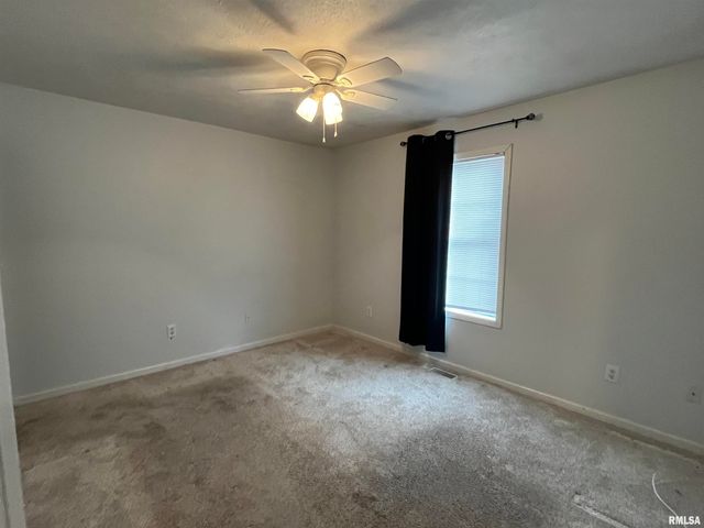 202 EAGLE RIDGE Drive, Chatham, IL 62629