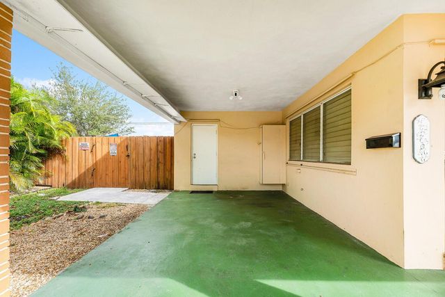 4780 NE 8th Terrace, Oakland Park, FL 33334
