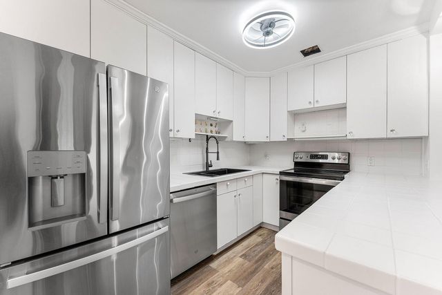 4780 NE 8th Terrace, Oakland Park, FL 33334