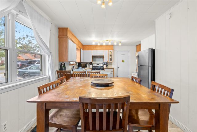 324 S Eastern Avenue, Gentry, AR 72734