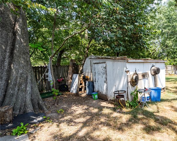 324 S Eastern Avenue, Gentry, AR 72734