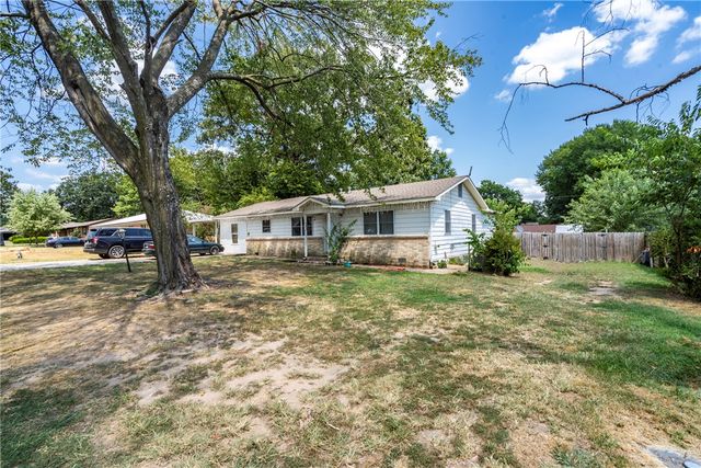 324 S Eastern Avenue, Gentry, AR 72734