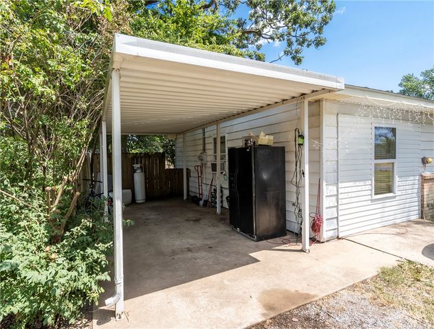 324 S Eastern Avenue, Gentry, AR 72734