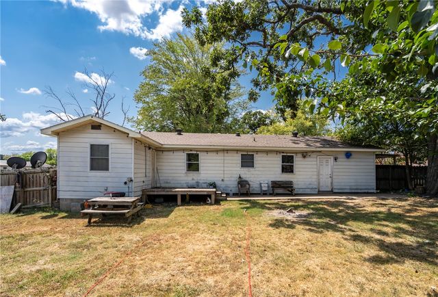 324 S Eastern Avenue, Gentry, AR 72734