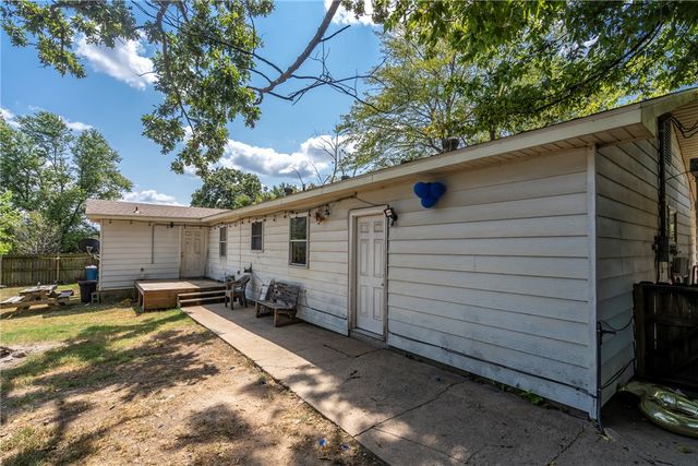 324 S Eastern Avenue, Gentry, AR 72734