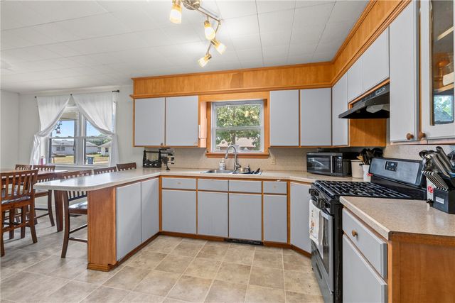 324 S Eastern Avenue, Gentry, AR 72734