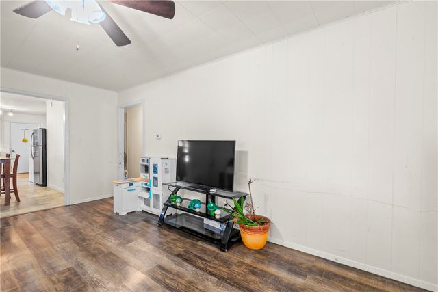 324 S Eastern Avenue, Gentry, AR 72734