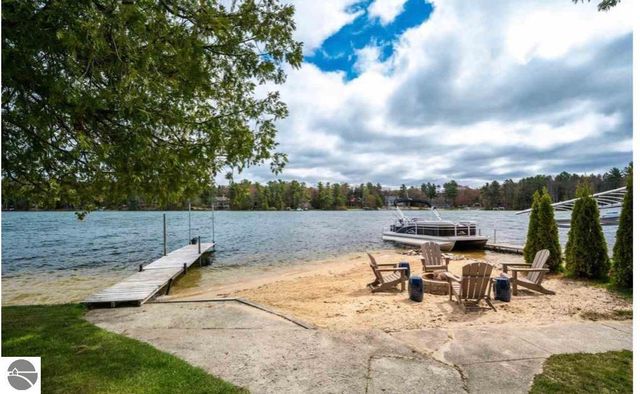 7811 Hillside Drive, Traverse City, MI 49685