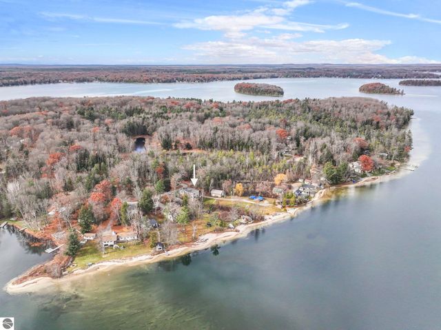 7811 Hillside Drive, Traverse City, MI 49685