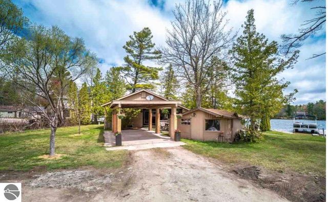 7811 Hillside Drive, Traverse City, MI 49685