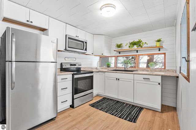 7811 Hillside Drive, Traverse City, MI 49685