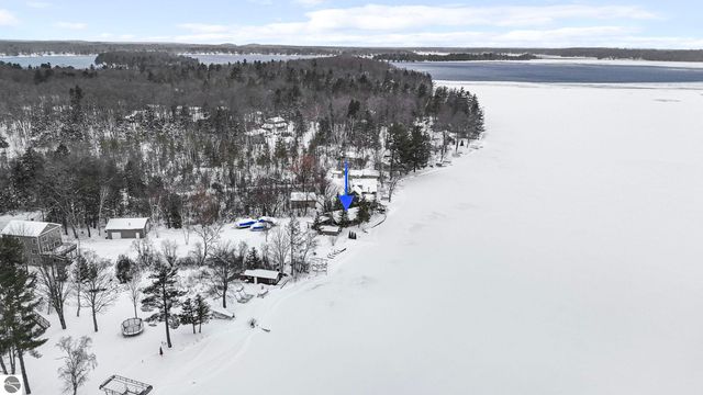 7811 Hillside Drive, Traverse City, MI 49685