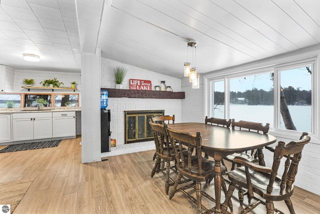 7811 Hillside Drive, Traverse City, MI 49685