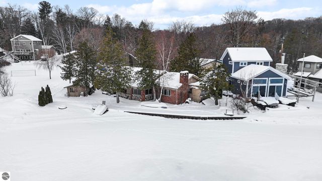 7811 Hillside Drive, Traverse City, MI 49685