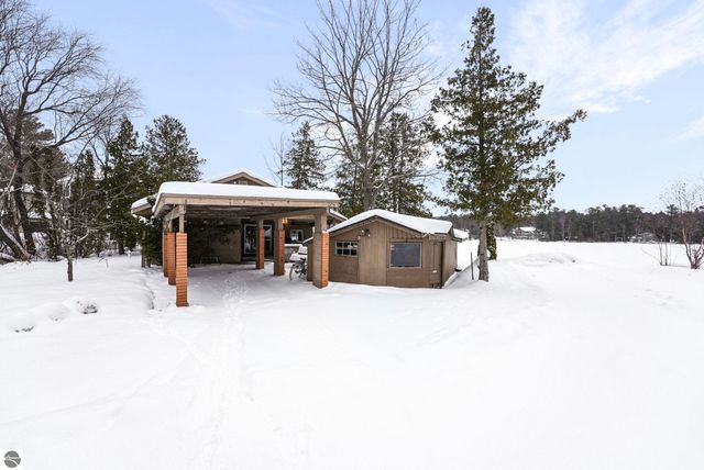 7811 Hillside Drive, Traverse City, MI 49685