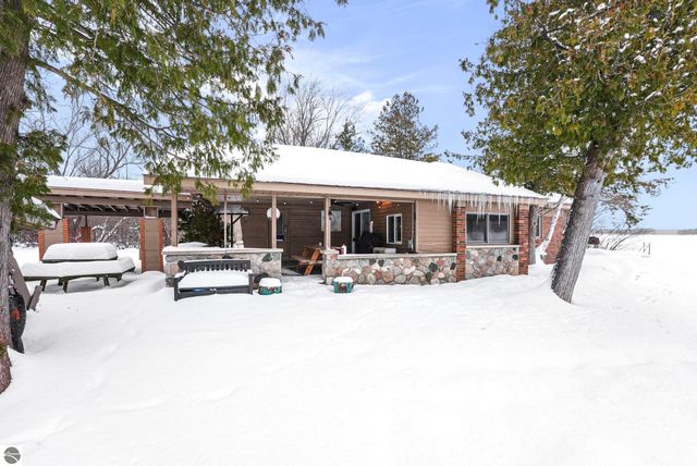 7811 Hillside Drive, Traverse City, MI 49685