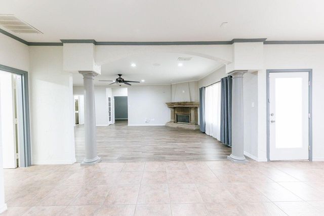 5811 11th Place, UNIT 9, Lubbock, TX 79416