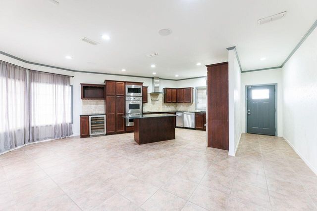 5811 11th Place, UNIT 9, Lubbock, TX 79416