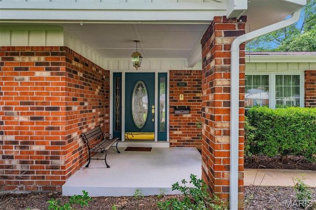 1010 Dovergate Drive, Kirkwood, MO 63122