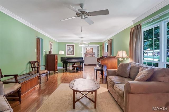 1010 Dovergate Drive, Kirkwood, MO 63122
