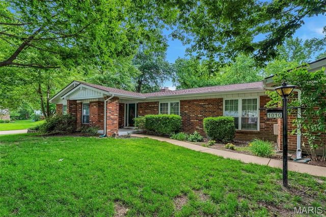 1010 Dovergate Drive, Kirkwood, MO 63122