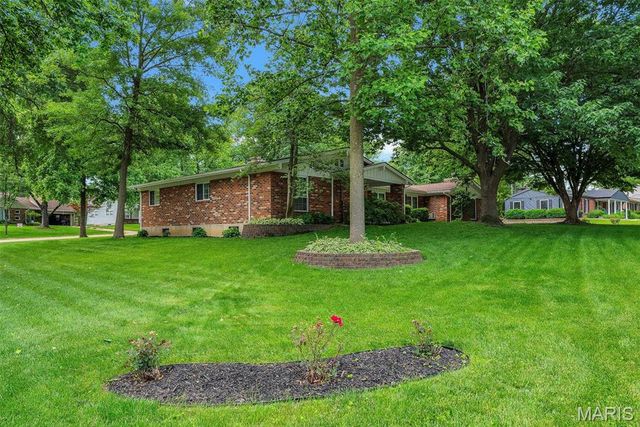 1010 Dovergate Drive, Kirkwood, MO 63122