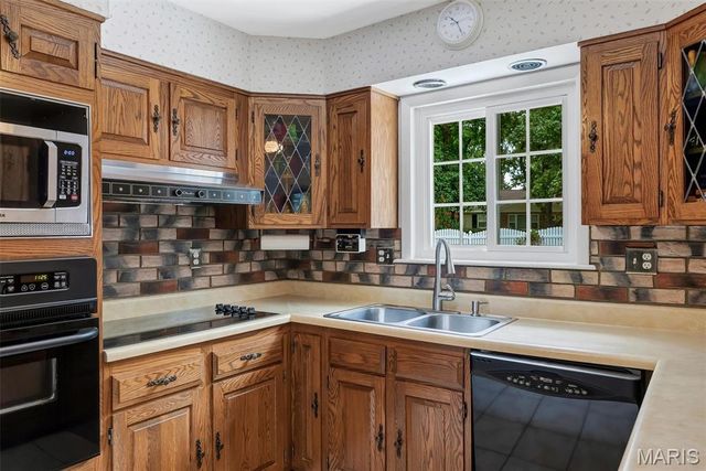 1010 Dovergate Drive, Kirkwood, MO 63122