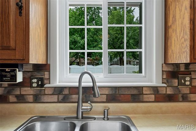 1010 Dovergate Drive, Kirkwood, MO 63122