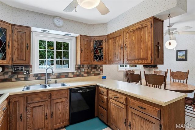 1010 Dovergate Drive, Kirkwood, MO 63122
