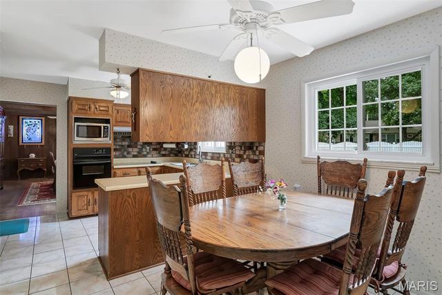 1010 Dovergate Drive, Kirkwood, MO 63122