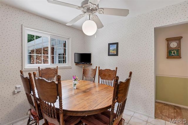 1010 Dovergate Drive, Kirkwood, MO 63122