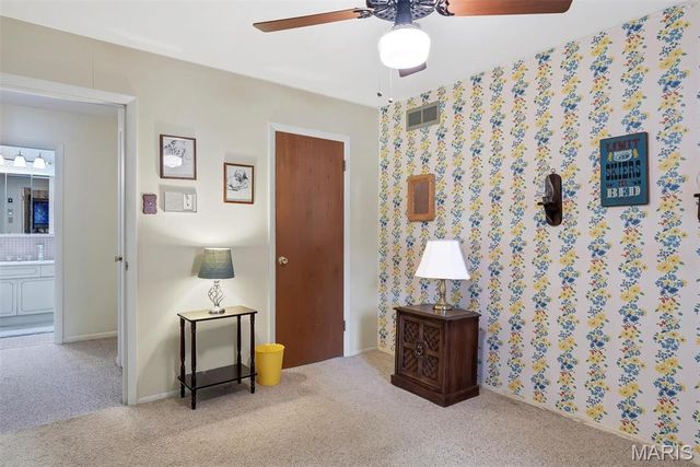 1010 Dovergate Drive, Kirkwood, MO 63122