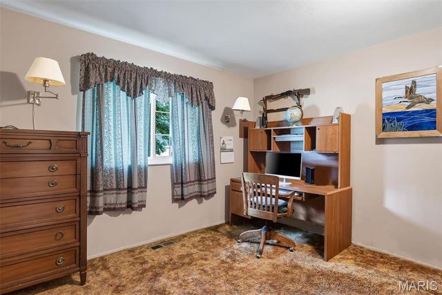 1010 Dovergate Drive, Kirkwood, MO 63122
