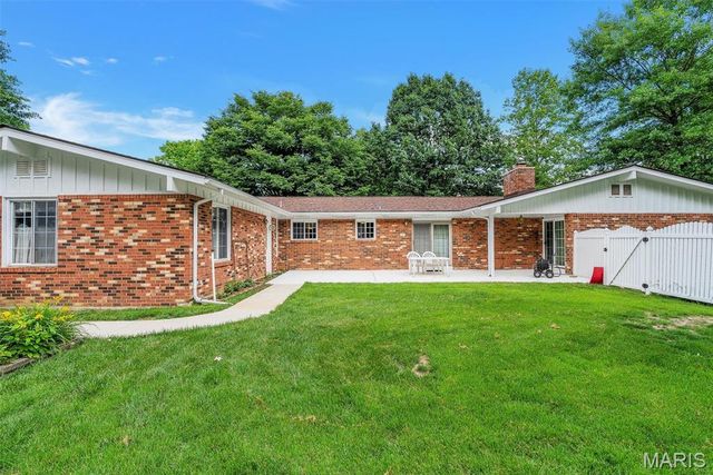1010 Dovergate Drive, Kirkwood, MO 63122