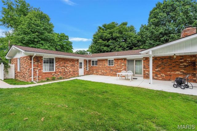 1010 Dovergate Drive, Kirkwood, MO 63122
