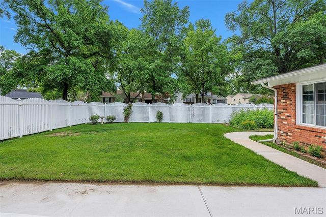 1010 Dovergate Drive, Kirkwood, MO 63122