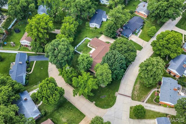 1010 Dovergate Drive, Kirkwood, MO 63122