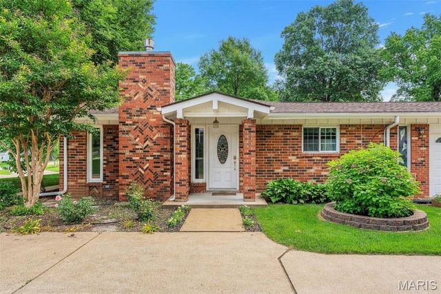 1010 Dovergate Drive, Kirkwood, MO 63122